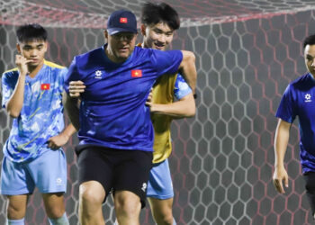 hlv cristiano roland chi bai giup u17 viet nam thang yemen 638.jpg