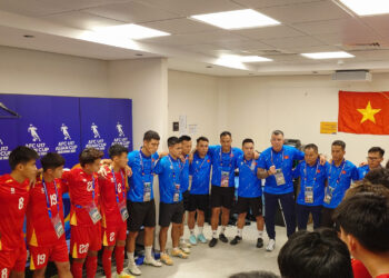hlv cristiano roland u17 viet nam doc toan luc thang uae 470.jpg