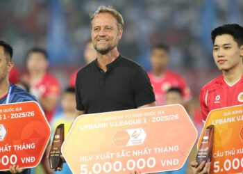 hlv polking khen dinh bac tu tin cahn vo dich som 2345.jpg