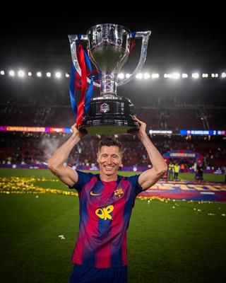 lewandowski van chua chot doi bong moi sau khi roi barca.jpg