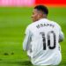 mbappe roi vao tinh the tien thoai luong nan tai real madrid.jpg