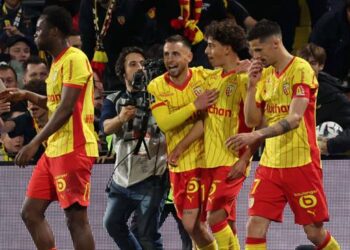 nhan dinh lens vs psg 2h00 ngay 145 cuoc dua ha man.jpg