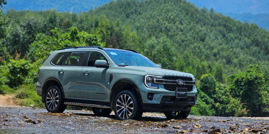 phan khuc suv co d them mau xe xang gia cao canh tranh voi toyota fortuner 3323.jpg
