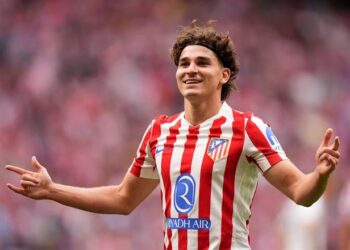 psg quyet chieu mo julian alvarez.jpg