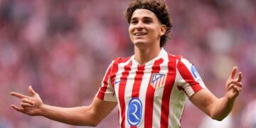 psg quyet chieu mo julian alvarez.jpg