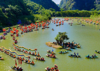 Sản vật 34 tỉnh, thành hội tụ trên dòng Ngô Đồng ở Ninh Bình san vat 34 tinh thanh hoi tu tren dong ngo dong o ninh binh 1696.jpg