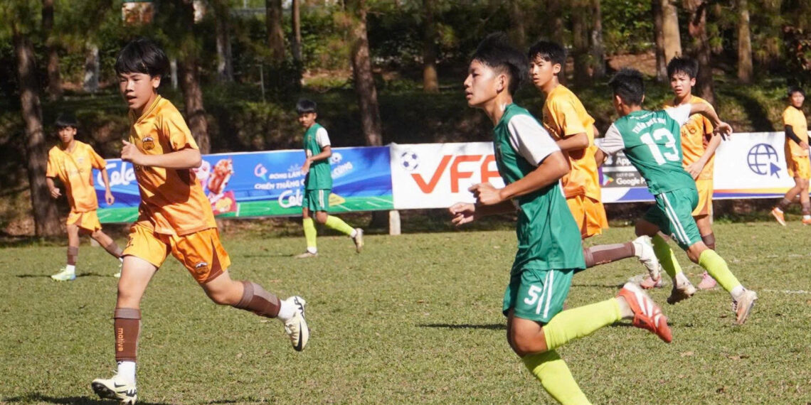 sao u23 viet nam giao luu voi cau thu nhi tai ha noi va tp 3088.jpg