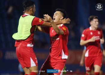 tien linh noi loi xin loi vi lam phu long tin cua nguoi ham mo.jpg