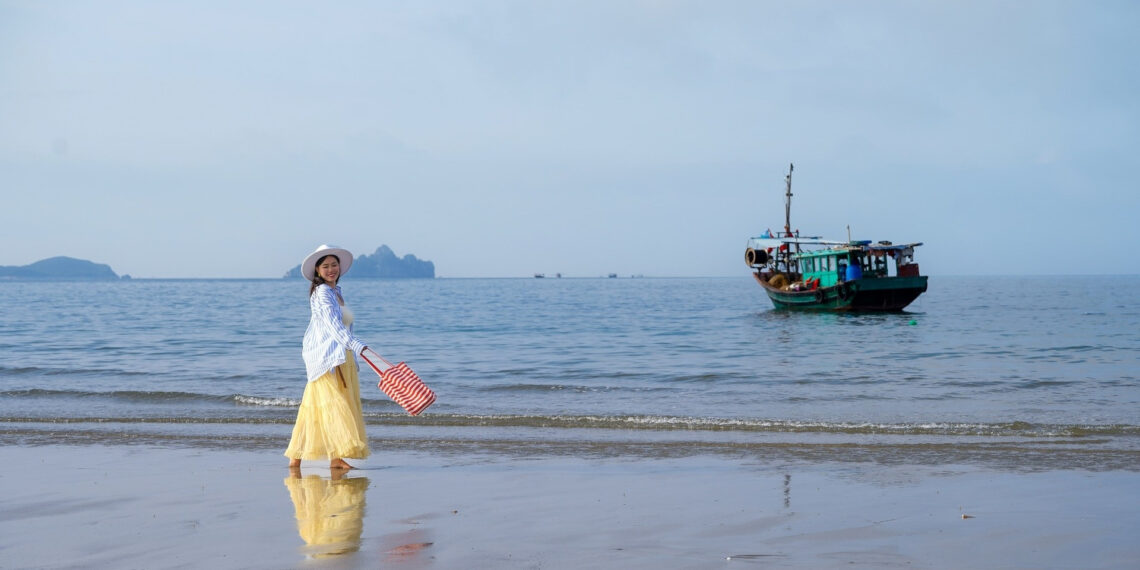 Tới hòn đảo 'bí ẩn' tại Quảng Ninh, khách Hà Nội muốn đưa con ra nghỉ hè 1 tuần toi hon dao bi an tai quang ninh khach ha noi muon dua con ra nghi he 1 tuan 3643.jpg