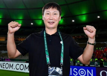 tuyen viet nam dung han quoc hlv kim sang sik noi dieu bat ngo 543.jpg