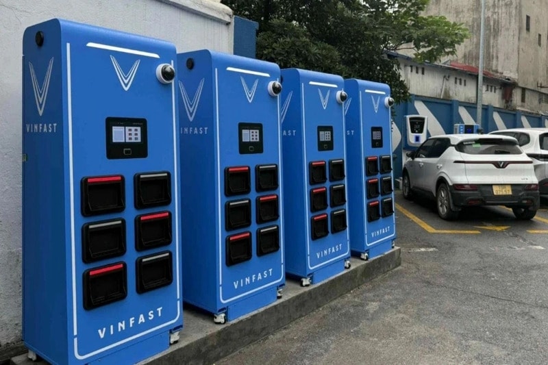 Xe điện bước vào cuộc đua hạ tầng năng lượng vinfast day nhanh lap dat tram doi pin xe may dien 1 thanhnien 1762657728668927535971 jpg.18952.jpeg