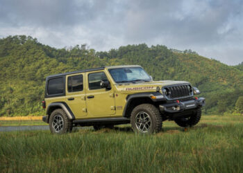 Jeep Wrangler mới ra mắt Việt Nam: 3 phiên bản, giá từ 3 xehay jeep wrangler 310526 2.jpg