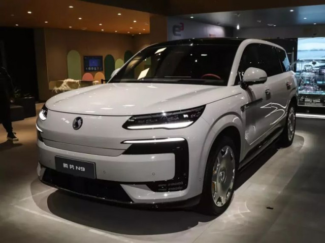 Sạc siêu nhanh 9 phút đi được 420 km, giá dự kiến từ 1,74 tỷ VNĐ xehay byd n9 110526 7.jpg