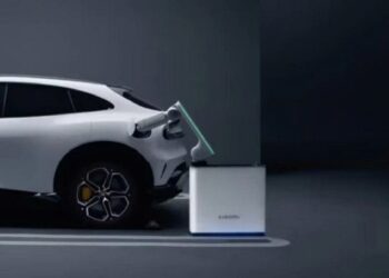 2051781497065 xiaomi chuan bi mo ban robot sac xe tai nha anhdaidien.jpg