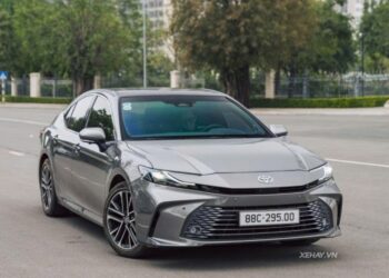 4401782456554 toyota camry va fortuner tai viet nam anhdaidien.jpg