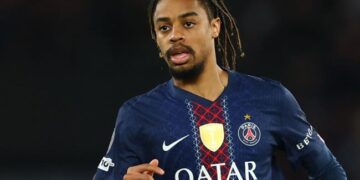 arsenal dan dau cuoc dua chieu mo sao tre cua psg.jpg