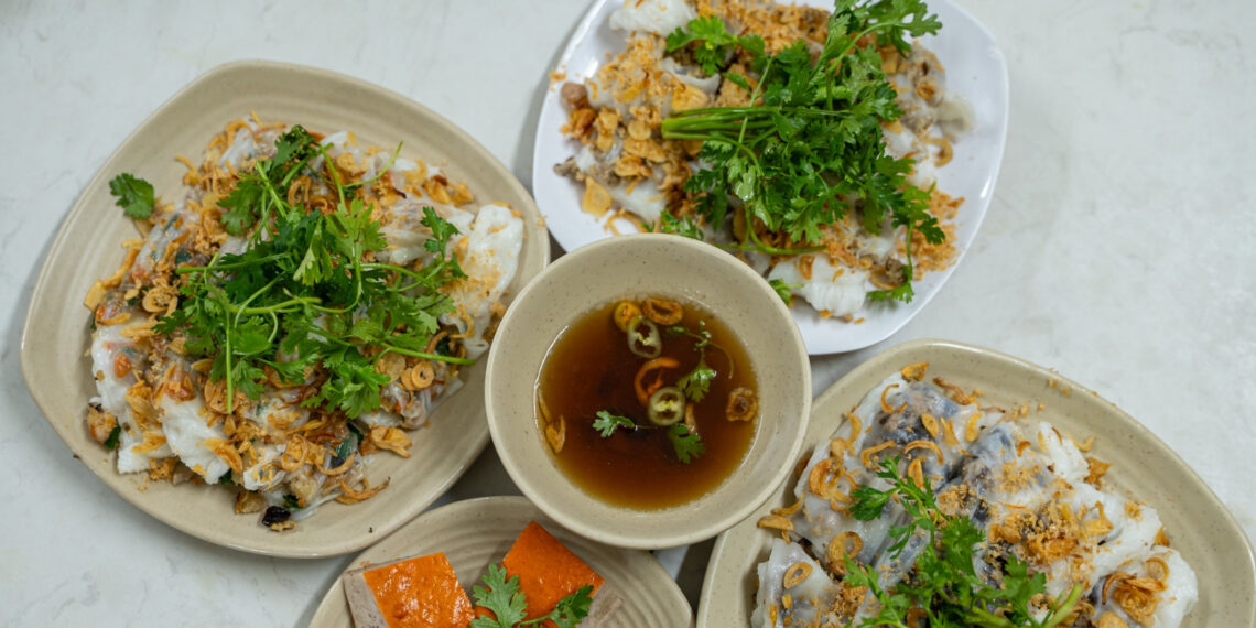 Quán bánh cuốn 53 năm, khách Tây đông hơn khách ta được Michelin khen ngợi banh cuon 53 nam o ha noi khach tay dong hon khach ta duoc michelin khen ngoi 1145.jpg