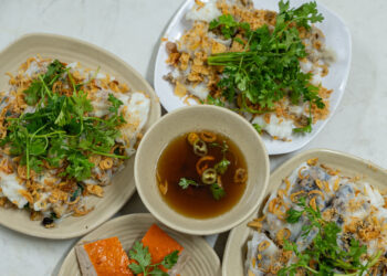 banh cuon 53 nam o ha noi khach tay dong hon khach ta duoc michelin khen ngoi 1145.jpg