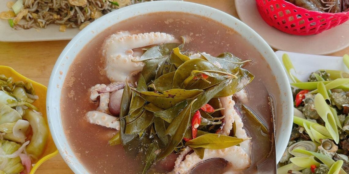 dac san chan dai o quang ninh khien khach ha noi di 140km de thuong thuc 2984.jpg