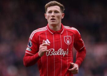 elliot anderson hoan tat kiem tra y te chuan bi gia nhap man city.jpeg