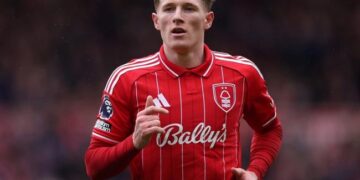 elliot anderson hoan tat kiem tra y te chuan bi gia nhap man city.jpeg