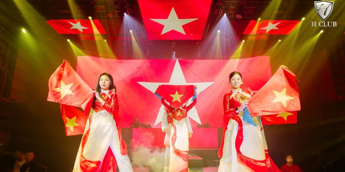 h club gop phan da dang hoa san pham giai tri dem tai ha long 2217.jpg