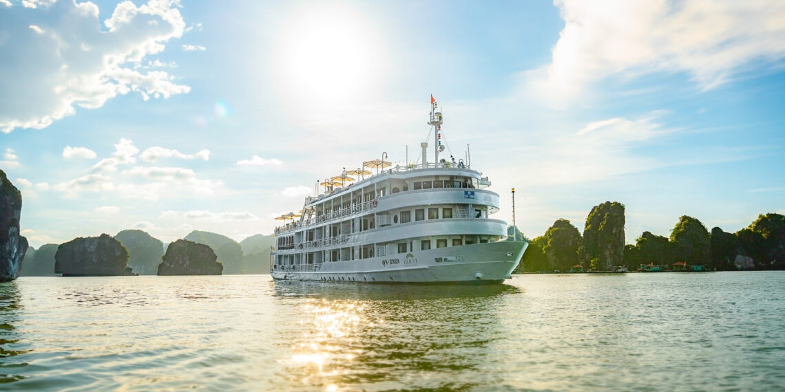 halong bay cleanup 2026 loi hua xanh voi vinh ha long tu du thuyen bhaya 642.jpeg