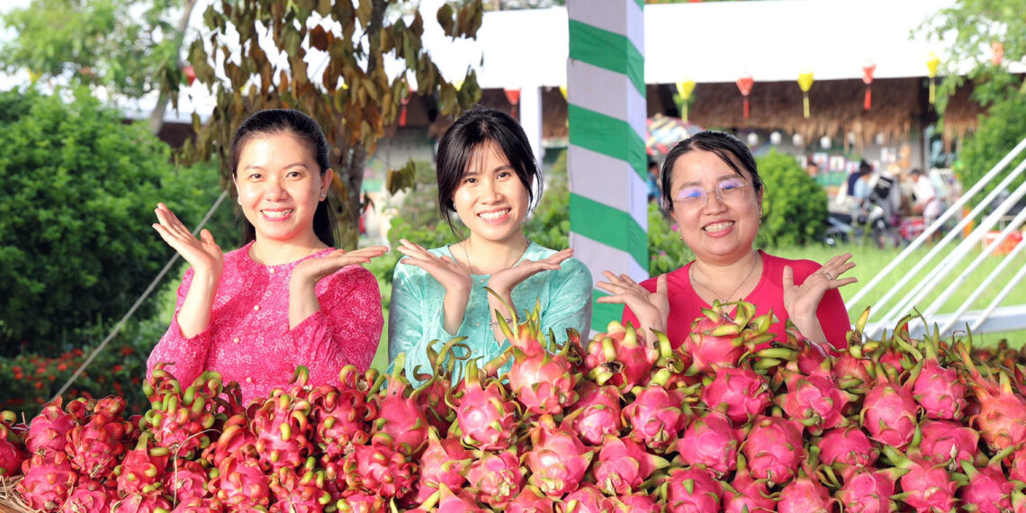 Hàng nghìn người đổ về tham quan lễ hội trái cây ở miền Tây hang nghin nguoi do ve tham quan le hoi trai cay o mien tay 548.jpg