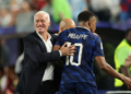 hlv didier deschamps ung ho kylian mbappe pha ky luc ghi ban cua messi 2306110913.png