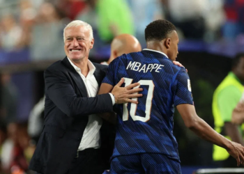 hlv didier deschamps ung ho kylian mbappe pha ky luc ghi ban cua messi 2306110913.png