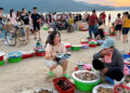 khach day tu 4h toi lang chai o da nang chi vai trieu mua hai san tuoi ngon 2776.jpg