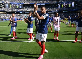 Mbappe lên tiếng sau khi trở thành chân sút vĩ đại nhất lịch sử b kylian mbappe ap luc tren vai nhung duoi chan la lich su.jpg