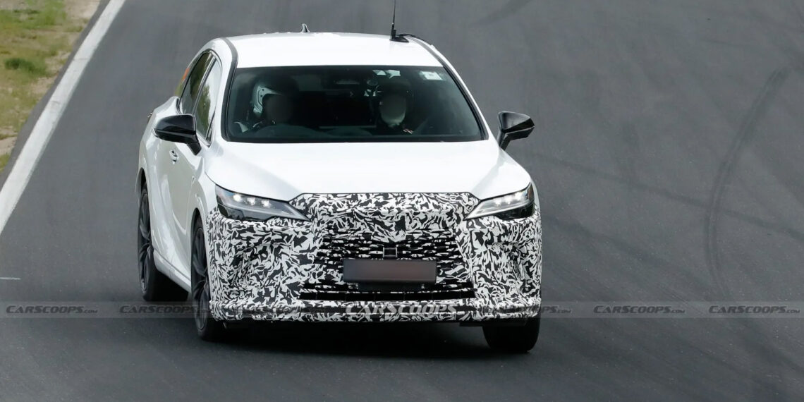 Lexus RX 2028 hé lộ thay đổi lớn nhất: Màn hình giải trí lexus rx facelift spy shots 1 jpg.19182.jpeg