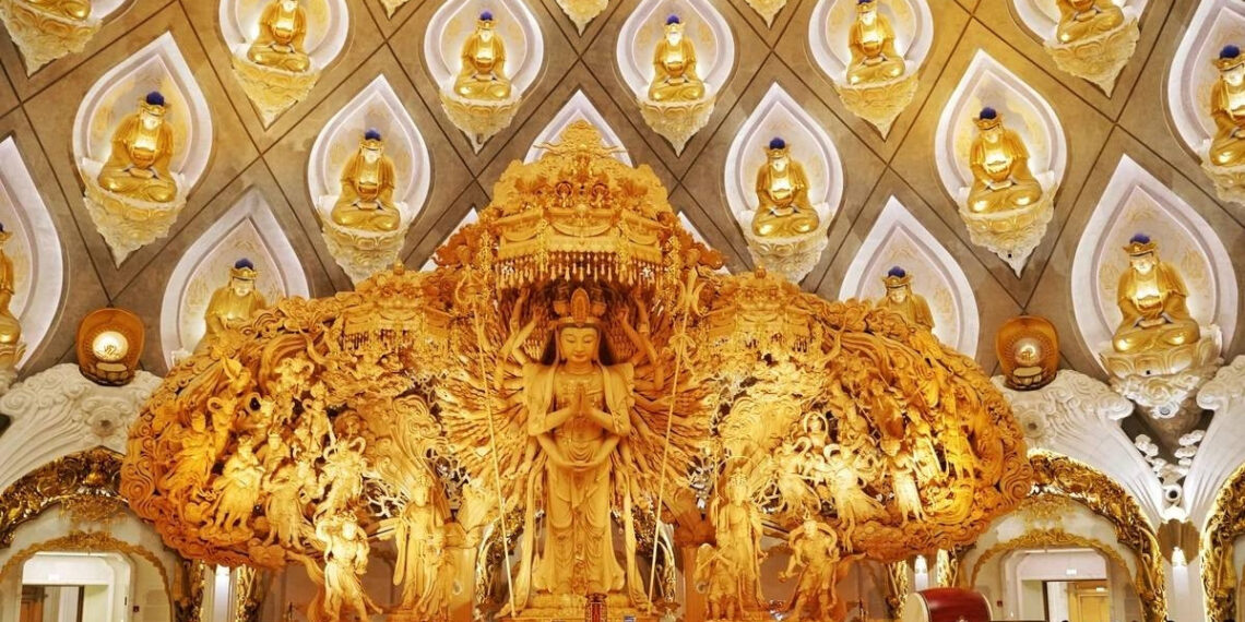 Mái vòm phủ kín tượng Phật khiến du khách choáng ngợp, ngỡ như ở thế giới khác mai vom phu kin tuong phat khien du khach choang ngop ngo nhu o the gioi khac 2644.jpeg
