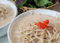 Món nửa nộm, nửa bánh đúc giá 25.000 đồng, khách ưa thích trong mùa hè Hà Nội mon nua nom nua banh duc gia 25 3155.png