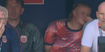 phan ung cua erling haaland khi chung kien dembele huy diet na uy.png
