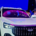 phia sau muc gia thap cua geely okavango khi dat canh santa fe va innova cross 125.jpeg