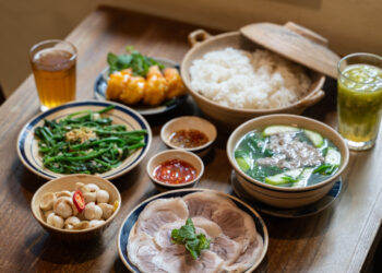 quan com nha trong khu tap the cu o ha noi duoc michelin khen suot 4 nam 893.jpg