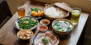 quan com nha trong khu tap the cu o ha noi duoc michelin khen suot 4 nam 893.jpg