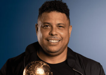 ronaldo tiet lo brazil khoc nuc no duoi zidane ra khoi phong 850.jpg