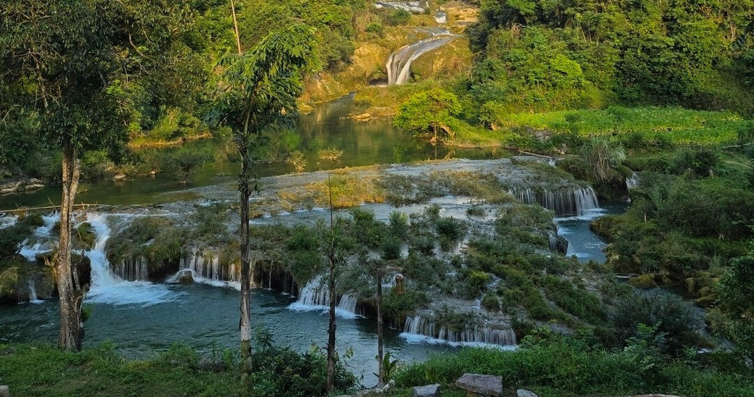 thue can phong nho gan thac o cao bang khach anh sung so khi ra ban cong 1790.jpg
