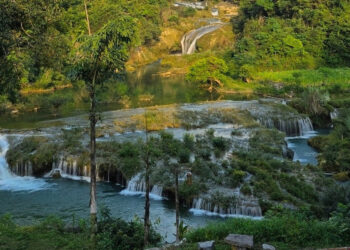 Thuê căn phòng nhỏ gần thác ở Cao Bằng, khách Anh sững sờ khi ra ban công thue can phong nho gan thac o cao bang khach anh sung so khi ra ban cong 1790.jpg