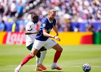 Rabiot bày tỏ lo ngại về chất lượng mặt sân World Cup tien ve phap che mat san to chuc chung ket world cup 2026.jpg