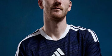 tottenham chieu mo andy robertson theo dang chuyen nhuong tu do.jpg