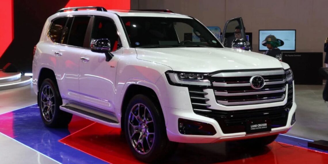 Xem trước Toyota Land Cruiser Hybrid sắp bán tại Việt Nam: Động cơ V6 tăng áp kép, giá quy đổi gần 3 tỷ toyota land cruiser hybyrid 2026 pims jpg.19193.jpeg