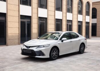 toyota camry 2 5hev jpg.19076.jpeg