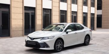 toyota camry 2 5hev jpg.19076.jpeg