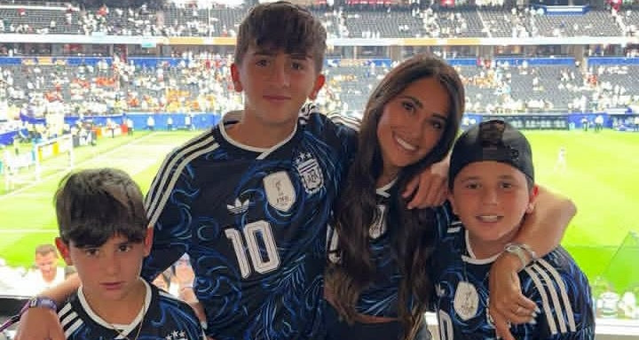 Vợ Messi xúc động sau loạt kỷ lục World Cup của chồng vo messi xuc dong sau loat ky luc world cup cua chong 798.jpeg