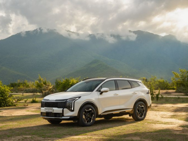 Những khách hàng tiên phong được ưu đãi 20 triệu đồng xehay kia sport gia 100626 2.jpg