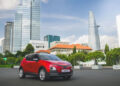 Hậu mãi “chuẩn VinFast” khiến chủ xe bất ngờ: Nhanh, tận tâm và rất cầu thị xehay porsche ev 170626 1.jpg